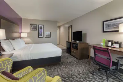 Photo 5 - La Quinta Inn & Suites by Wyndham Visalia/Sequoia Gateway