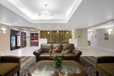 Photo 4 - La Quinta Inn & Suites by Wyndham Visalia/Sequoia Gateway