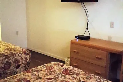 Photo 5 - Best Economy Inn n Suites