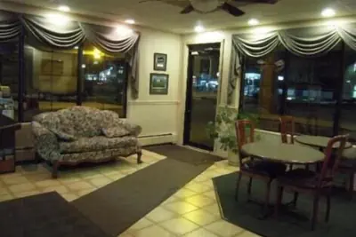 Photo 3 - Colonie inn and Suites