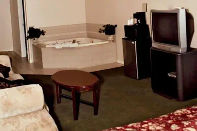 Photo 4 - Colonie inn and Suites