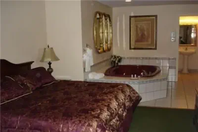 Photo 5 - Colonie inn and Suites