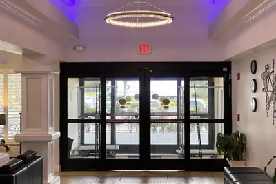Photo 3 - Days Inn & Suites by Wyndham Lakeland