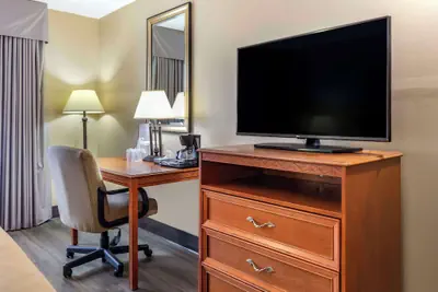 Photo 5 - Econo Lodge & Suites Southern Pines - Pinehurst