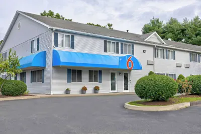 Photo 2 - Motel 6 Bethel, CT - Danbury