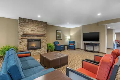 Photo 4 - Comfort Suites Cedar Falls Industrial Park