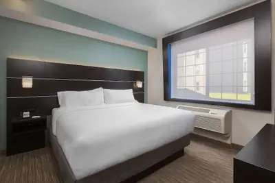 Photo 3 - Holiday Inn Express Hotel & Suites Eugene Downtown-University by IHG