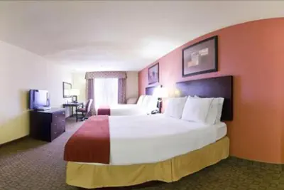 Photo 3 - Holiday Inn Express & Suites Alexandria by IHG