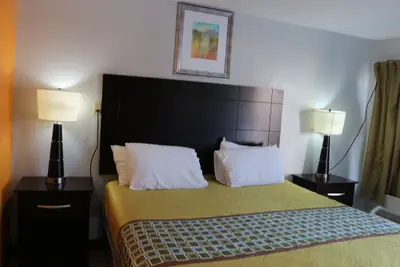 Photo 3 - LoneStar Inn