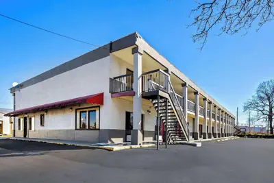 Photo 2 - Americas Best Value Inn Ft. Jackson