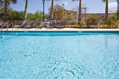 Photo 2 - Holiday Inn Express & Suites West Palm Beach Metrocentre by IHG