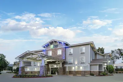 Photo 2 - Holiday Inn Express Hotel & Suites San Dimas by IHG