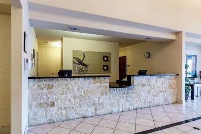 Photo 3 - Quality Suites Huntsville Near University