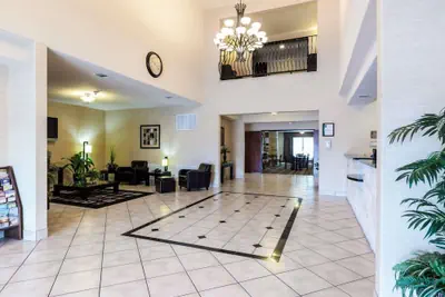 Photo 5 - Quality Suites Huntsville Near University