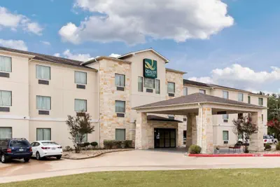 Photo 2 - Quality Suites Huntsville Near University