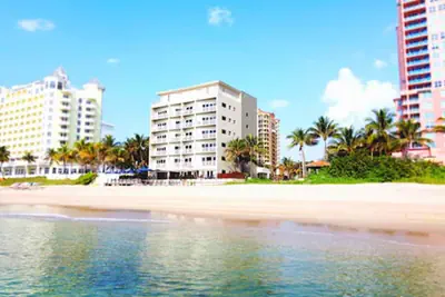 Photo 2 - Sun Tower Hotel & Suites on the Beach