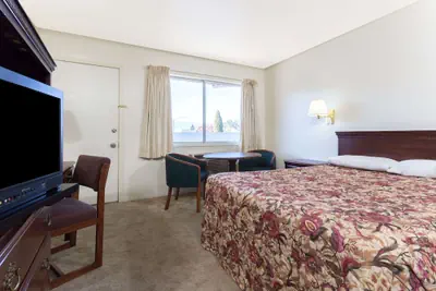 Photo 4 - Knights Inn Baker City