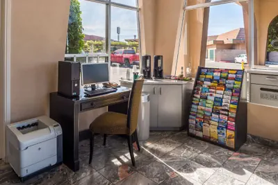 Photo 4 - Laurel Inn Motel