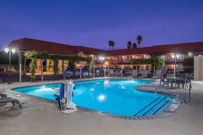 Photo 2 - Laurel Inn Motel