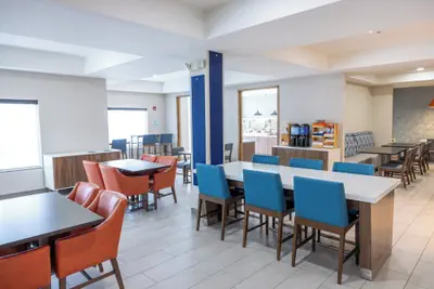 Photo 4 - Holiday Inn Express & Suites Wichita Airport by IHG