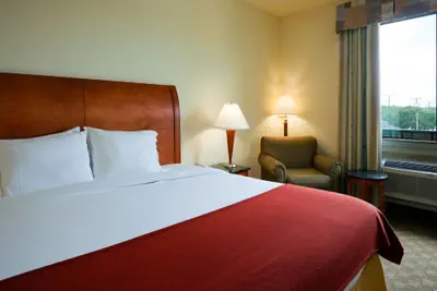 Photo 5 - Holiday Inn Express Hotel & Suites Fairfield - North by IHG