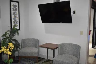 Photo 5 - Holiday Inn Express & Suites McPherson by IHG