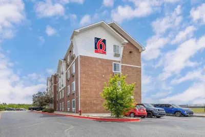 Photo 2 - Studio 6 Extended Stay Oklahoma City Norman OK