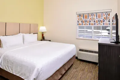Photo 5 - Candlewood Suites Winchester by IHG