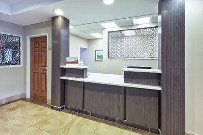 Photo 4 - Candlewood Suites Indianapolis Airport by IHG