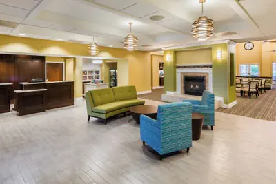 Photo 4 - Larkspur Landing Extended Stay Suites St. Louis Riverport - Airport West