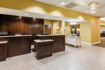 Photo 3 - Larkspur Landing Extended Stay Suites St. Louis Riverport - Airport West