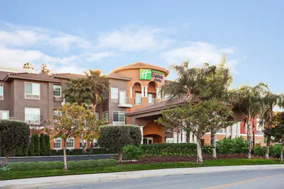 Photo 2 - Holiday Inn Express & Suites Corona by IHG