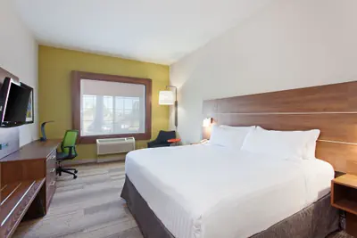 Photo 5 - Holiday Inn Express & Suites Corona by IHG