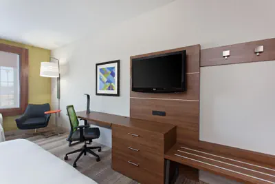 Photo 4 - Holiday Inn Express & Suites Corona by IHG