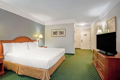 Photo 5 - La Quinta Inn & Suites by Wyndham Stephenville