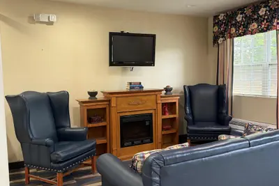 Photo 4 - SureStay by Best Western Huntsville East