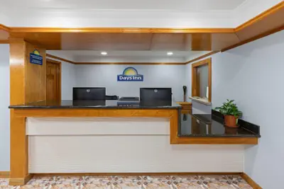 Photo 4 - Days Inn by Wyndham Slidell