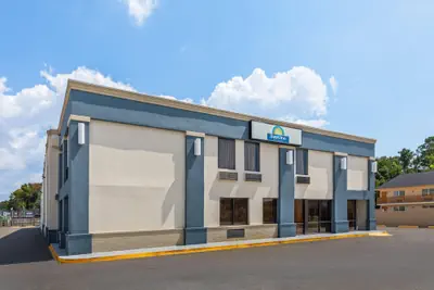 Photo 2 - Days Inn by Wyndham Slidell