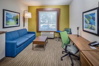 Photo 5 - Holiday Inn Express and Suites Modesto by IHG