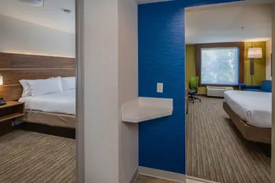 Photo 3 - Holiday Inn Express and Suites Modesto by IHG