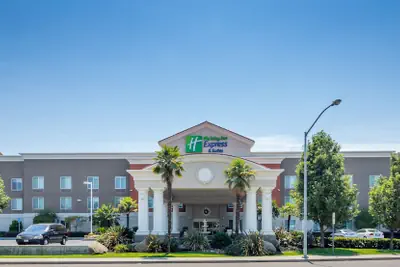 Photo 2 - Holiday Inn Express and Suites Modesto by IHG