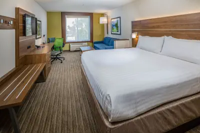 Photo 4 - Holiday Inn Express and Suites Modesto by IHG