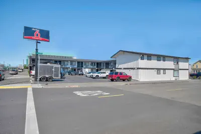 Photo 2 - Studio 6 Eureka, CA – Old Town
