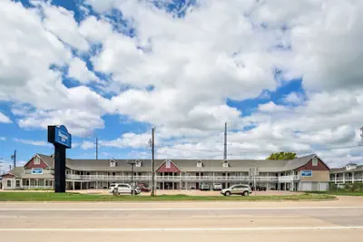 Photo 2 - Rodeway Inn Waco Downtown near University