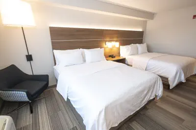 Photo 3 - Holiday Inn Express Hotel & Suites Iron Mountain by IHG
