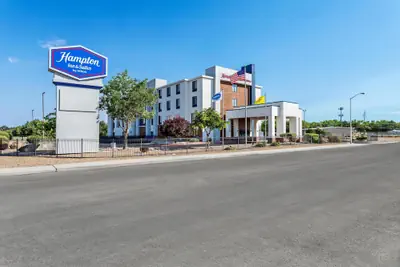 Photo 2 - Hampton Inn & Suites Farmington