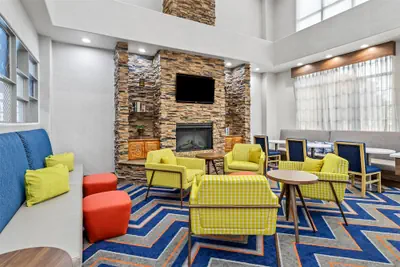 Photo 3 - Hampton Inn & Suites Farmington