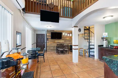 Photo 4 - Super 8 by Wyndham Kingsport