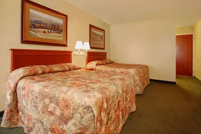 Photo 3 - Econo Lodge Inn & Suites Kearney South