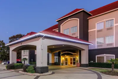 Photo 2 - La Quinta Inn & Suites by Wyndham I-20 Longview South